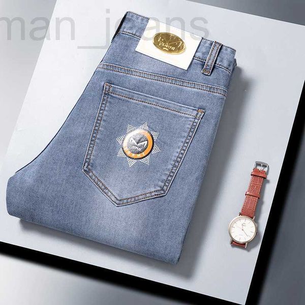 Designer di jeans da uomo 2023 Primavera Nuovo prodotto Piedi Slim Fit Cotton Bullet Fashion Brand Coreano europeo Piccolo mostro Pantaloni lunghi K26K