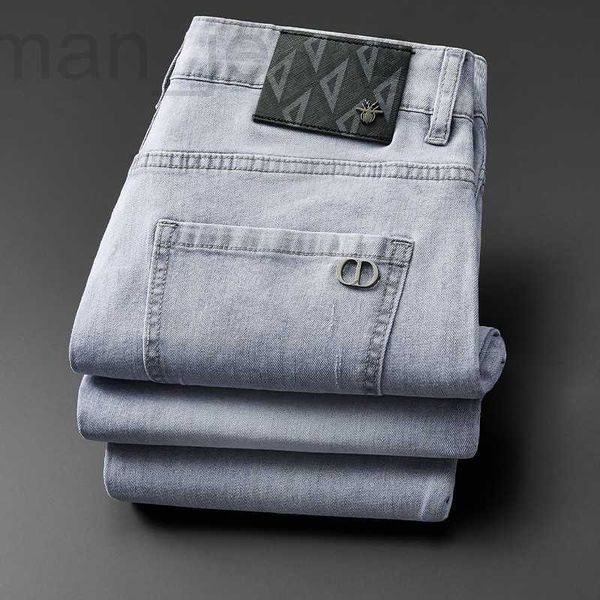 Herren-Jeans-Designer-Sommerneue hellgraue Jeans, schmale Passform, kleine Füße, gerades Bein, koreanische Version, trendiger Stretch, vielseitig und hochwertige Stickerei 6TS4