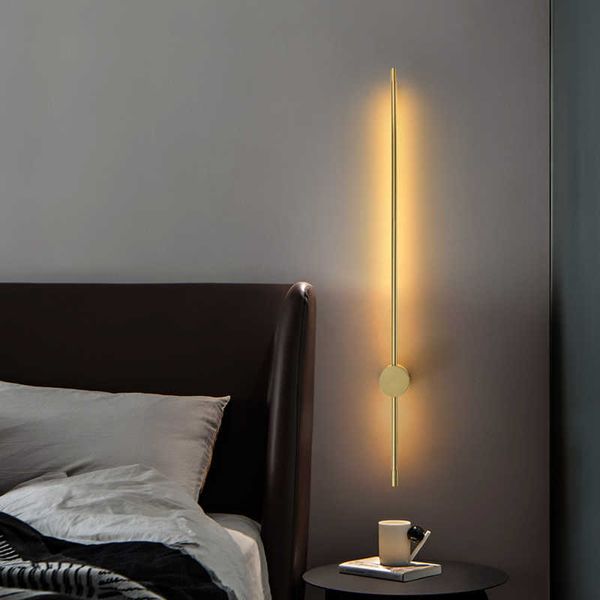 Lampade Linea nordica Lampada a LED Asta d'oro Soggiorno Decorazioni per la casa Divano Sfondo Applique da parete Lampada da comodino camera da letto moderna creativa sempliceHKD230701