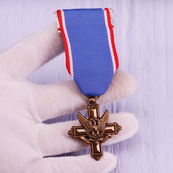 Pins Brooches 명예 배지 230630을위한 Distinguished Service Cross Army 미국 군사 상 메달