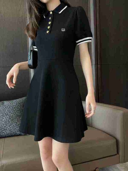 Базовые повседневные платья Designer 23 Spring/Summer New Polp Collar Dress Women's Black Long Slim Waist Relaxed Commuter I771