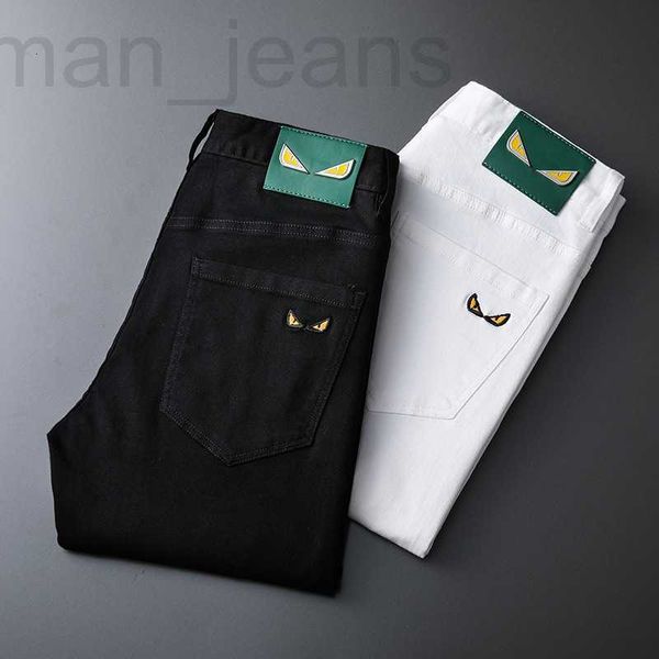 Jeans da uomo firmati 2023 Autunno New European Slim Fit Piedini elastici Puro cotone Ricami in bianco e nero Merci di fascia alta 6I8T