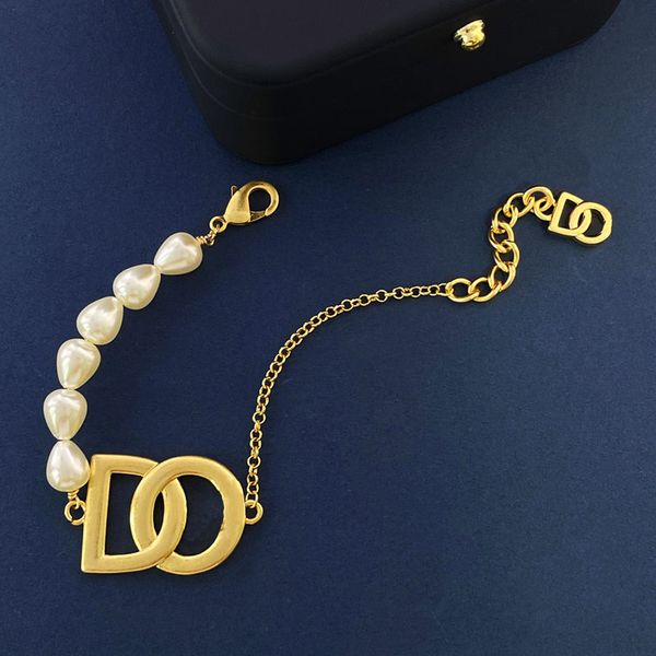 Bracciali con perline di perle da donna Bracciale a catena di design di lusso Lady Eleganti gioielli in oro Ragazze Braccialetti con ciondoli da sposa Gioielli con braccialetti 236303C