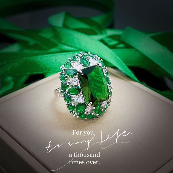 Com pedras laterais luxo 100% 18 K anéis de ouro branco para mulheres criadas natural esmeralda pedra preciosa diamante anel de noivado joias finas ouro 230701