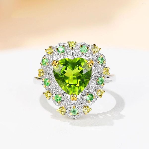 Anelli a grappolo Colore argento Cuore d'amore con simulazione Olivina Brillante gioielli da sposa di lusso Anello di fidanzamento per le donne Regali raffinati