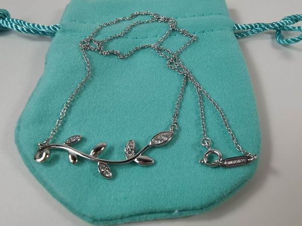 2023 adorável pingente bonito colar longo prata fina corrente de aço inoxidável diamante cristal folhas design colar feminino com saco de pó e caixa