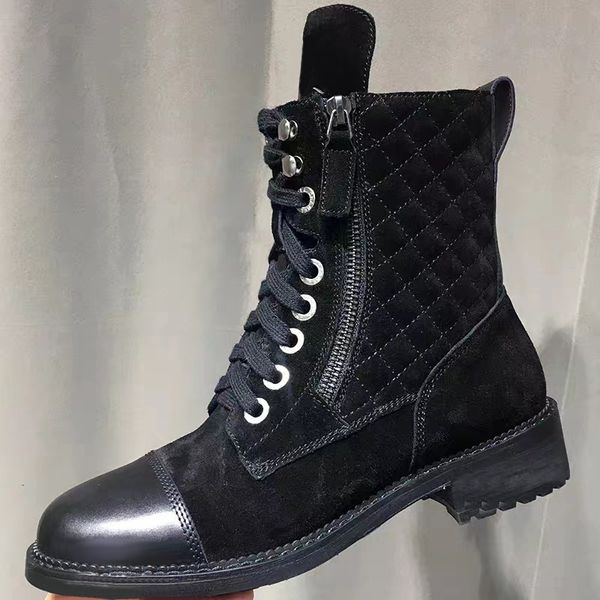 Meias botas com treliça preta Knight Boot Sapatos planos com cadarço Abertura ajustável com zíper Botas de motocicleta Designer de luxo feminino sapatos casuais de montanhismo Knight Boot