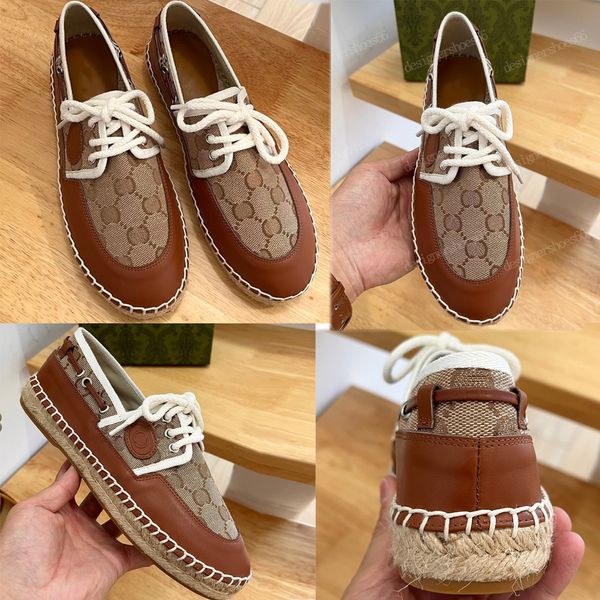 SCHNÜRSCHUH FÜR DAMEN UND HERREN 7257 Kamel- und Ebenholz-Canvas Niedriger Absatz Dieses Paar Schnürschuhe wird in flachen Designer-Loafer-Espadrilles-Schuhen für Liebhaber von Logomotiven präsentiert