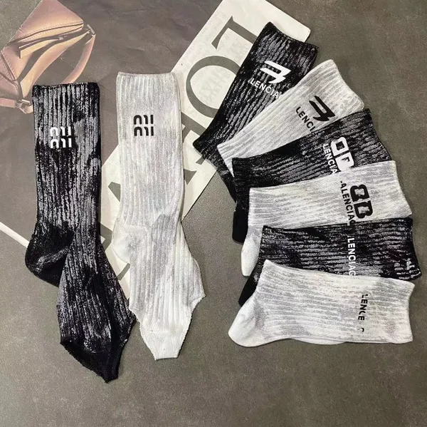 Amoi Original handgemachte Malerei Buchstaben Offsetdruck schmutzige Socke Internet Celebrity Zehensocke freiliegende Zehe Mid-Calf Socken Clip Toe weiblich