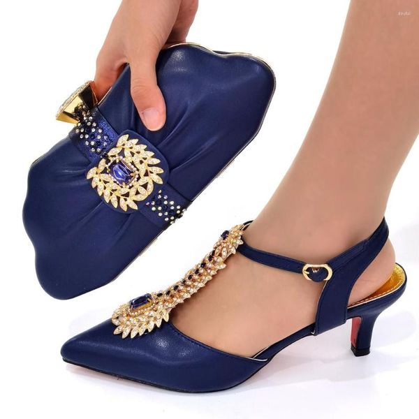 Scarpe eleganti Fashonable Tacchi sottili blu scuro 6,8 cm Borsa abbinata da donna con decorazioni in cristallo Pompe africane e set di borsette CR661