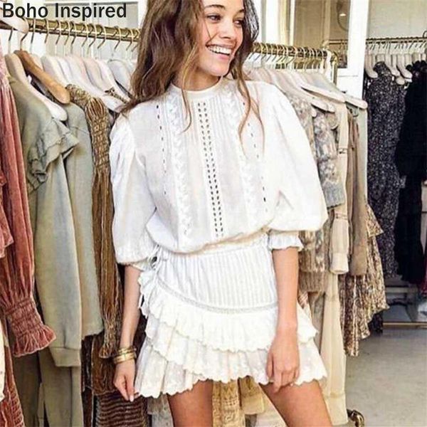 BOHO INSPIRED Lorelei gestuftes weißes Partykleid mit Stickerei und Rüschen für Damen, O-Ausschnitt, Laternenärmel, Mini-Baumwolle, Boho 210611213c