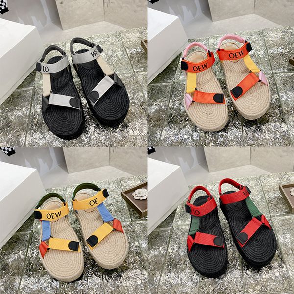 Pantofole Paulas Ibiza Espadrillas in tessuto a blocchi di colore Spagna I cinturini con logo jacquard beige grigio si trovano sopra un plantare in iuta ispirato alle espadrillas nere Sandali