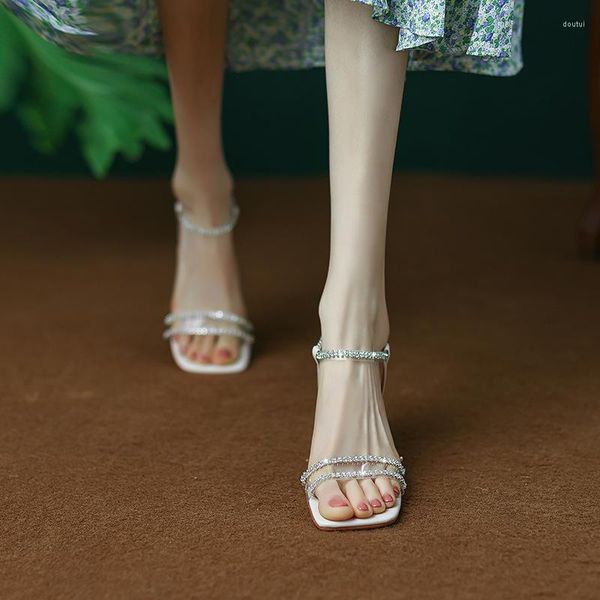 Scarpe eleganti Stile coreano Peep Toe Fibbia piatta con sandalo trapano ad acqua 2023 Estate Tacco di cristallo versatile Tacchi alti da donna casual sexy