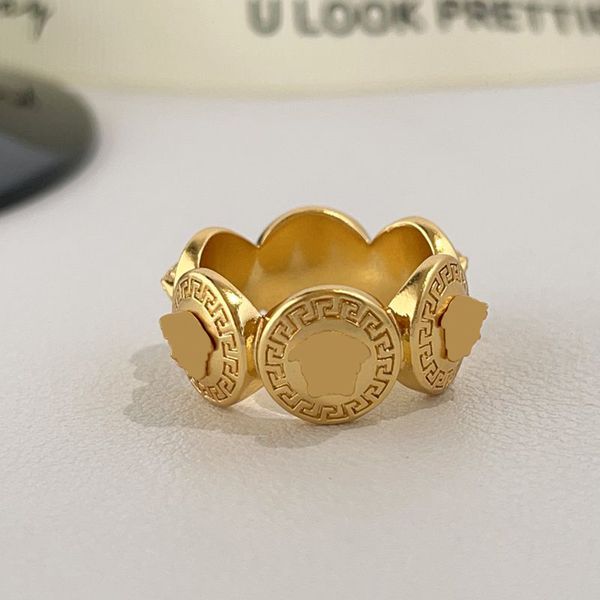 Luxo Clássico Anéis Dourados Designer de Jóias Anel de Ouro Feminino Moda Banda Anéis Senhoras Mulheres Festa Casamento Amante Presente Noivado 2307033BF