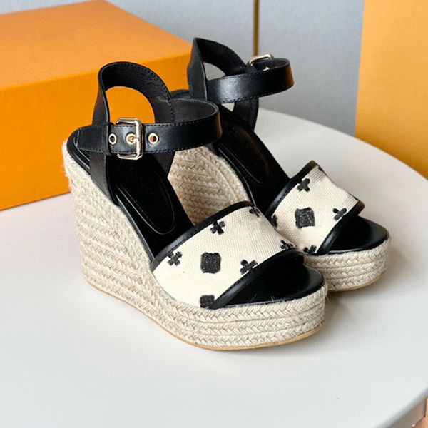 2024 Sommer Release Neue Leinen bestickt Espadrilles Wedge Sandals Plattform Heels Sommer Frauendesigner Nicht -Slip -Gummi -Sohle -Mode -Sand -Freizeit -Schuhe Fabrik