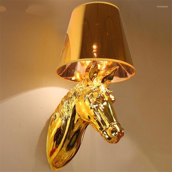Duvar lambası Avrupa altın reçine at başlık hayvan lambaları yatak odası koridor oturma odası el dekore edilmiş koridor kırpma ışıkları ışıklar aydınlatma