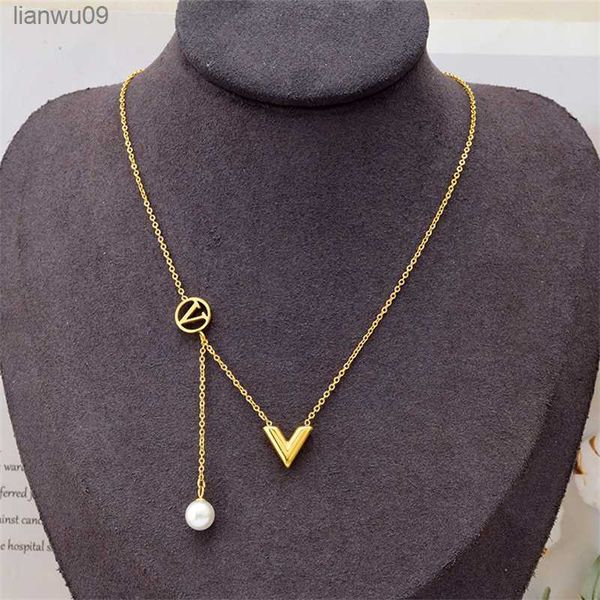 Ожерелье из нержавеющей стали V для женщин для женщин с золотой герметикой.