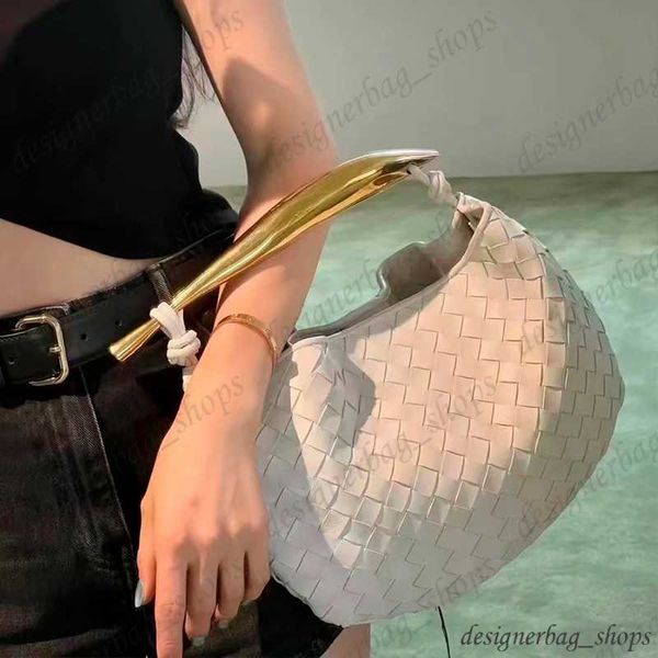 Дизайнерская сумка женская сумка с подмышками, сумка для плеча на плечо, женская тканая сумка, маленькая сумочка с наплечником с регулируемой длиной золотой металлической батонной кошелек 230607