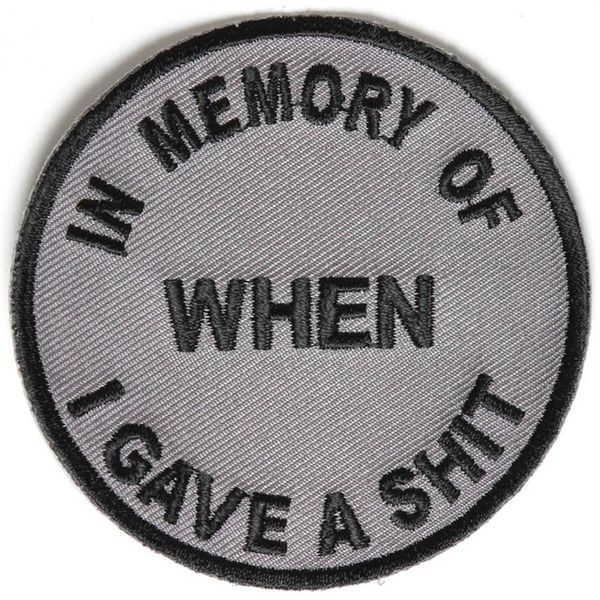 In Memory Of When I Gave A Shit Patch 3x3 Zoll Kleidung Stickerei Patch Stoff Aufkleber Nähen Kleidung Patches für Kleidung 325D