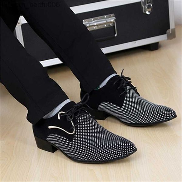 Sapatos sociais Sapatos sociais masculinos de couro concisos negócios pontudos xadrez preto respirável formal casamento mocassins masculinos básicos Z230704