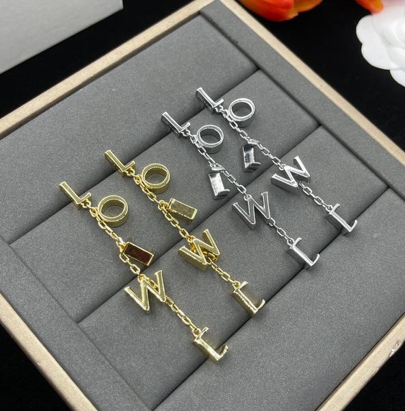 Brincos de grife de moda para mulheres Brincos longos com charme Chian Jóias Brinco de ouro com letras de prata Brinco de orelha de casamento