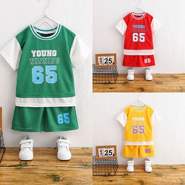 Completi di abbigliamento Marca Abbigliamento per bambini Completi sportivi Set da 2 pezzi Bambini Boy Girl Wear Abbigliamento da calcio per basket Tuta da ginnastica T-shirt shorts 230703