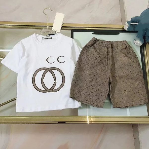 Giyim setleri çocuklar tişört beyaz monogramlı kısa moda İngiliz moda markası yaz çocuk hazineleri kızlar pamuk siyah beyaz iki parça aa dhgate