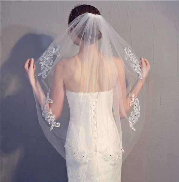 Veli da sposa corto a uno strato lunghezza di lunghezza in perline di diamante appliqued bianco o avorio velo da sposa con pettine