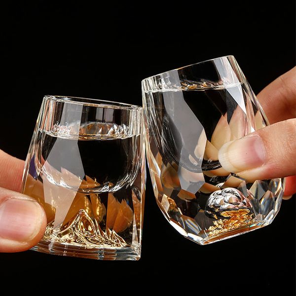 Bicchieri 2Pc Luxury Crystal Glass Gold Foil S Bicchieri Vodka Sake Shochu Tequila Bullet Glass Cup Doppio fondo Dispenser Home Bar Gift 230704