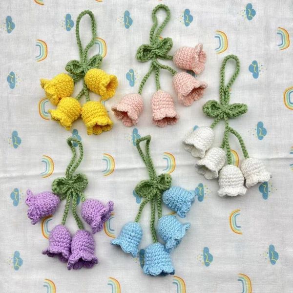 Flores decorativas 2 pçs de tricô feito à mão lírio do vale chaveiro pingentes de carro bolsa enfeites pendurados presente de menina bonito artesanato faça você mesmo