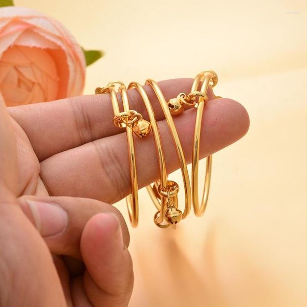 Armreif Schöne Kinder Initial Armbänder Kupfer Geschenk für Baby Kind Gold Farbe Kleine Glocke Armreifen Handgefertigt