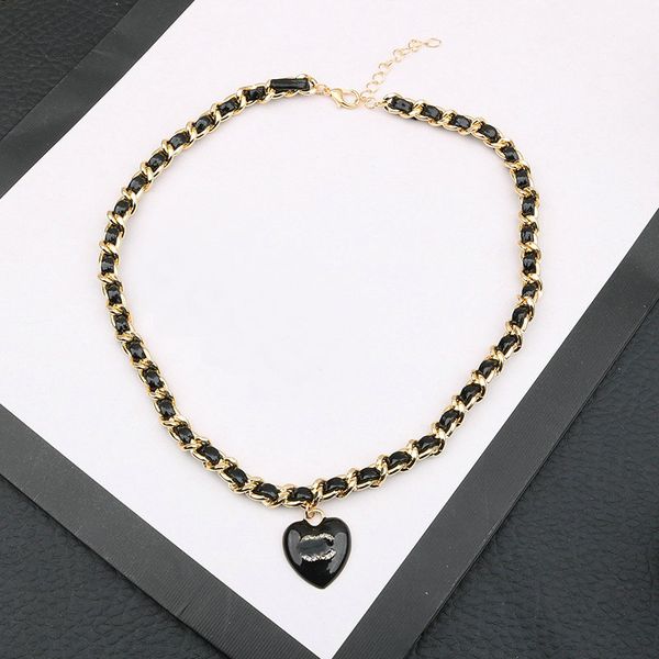Женское дизайнерское ожерелье с буквенным сердечком, кожаный кулон, Золотая цепочка, латунные медные ожерелья, ювелирные изделия для вечеринки, свадьбы, помолвки, подарок для влюбленных