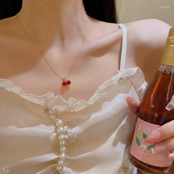 Подвесные ожерелья 2023 Личность мода пожилой Sense Sense Light Luxury ins Wine Red Cherry Ожерелье вишни ежедневное собрание покупок