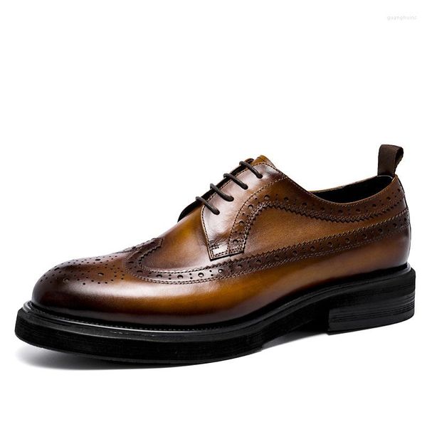 Sapatos sociais aumentados formais masculinos brogue de couro genuíno brogue negócios 2023 marca masculina oxfords moda vintage mocassins