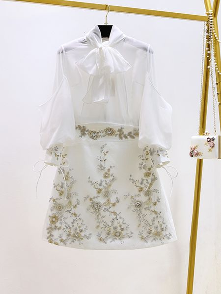Zweiteiliges Kleid Runway Herbstrock Anzugssets Mode Laternenärmel Schleifen Chiffonblusen Tops Vintage Perlenblumenapplikationen Röcke 230704