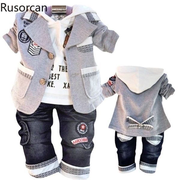 Trikots Kinderbekleidung Frühling und Herbst männliches Kind Set Baby 100 Baumwolle dreiteiliger Blazer 2023 Jungen 230704