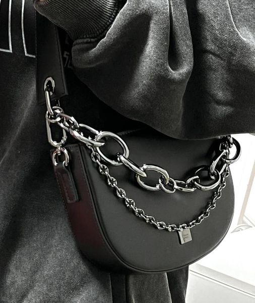 Abendtaschen 2023 Mode Cool Black Chain Bag Ins Advanced Classic Cross Body Semicircle Saddle Designer Satchels