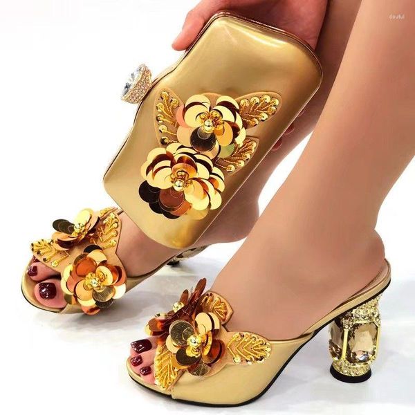 Отсуть обувь Fashion Gold Women Match Swork с стразами и бусинами в стиле цветочки в стиле цветочки африканские турнирные насосы набор CR523 каблук 9 см.