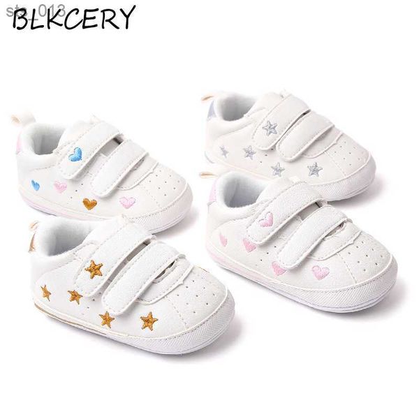 Sapatos casuais infantis recém-nascidos para meninas com estrelas fofas antiderrapantes sola de borracha tênis de couro recém-nascido para meninos com 1 ano de idade presentes L230518