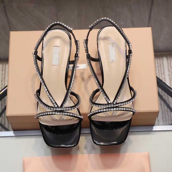 Дизайнеры каблуки женщины rois серебро открытые ноги на каблуке на каблуках шпильки на каблуке модные бренд Slingbacks Crystal-усеянные насосы женские каблуки