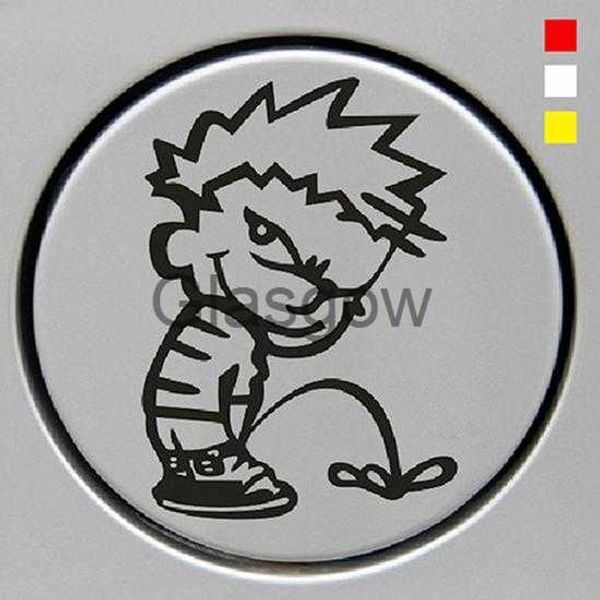 Adesivi per auto Adesivo impermeabile Car Funny Naughty Boy Pees Parabrezza posteriore per auto Coperchio del serbatoio Decal x0705