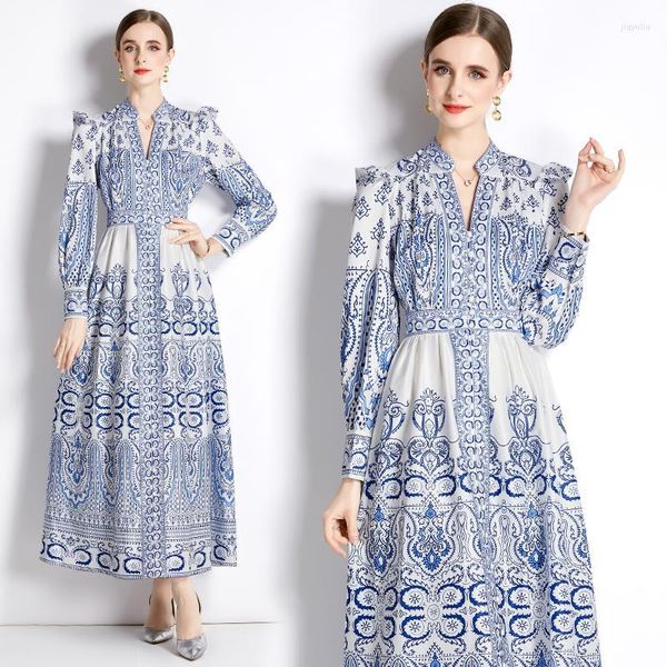 Lässige Kleider High Class Blaue Farbe Blumendruck Gericht Stil Frauen Elegant V-Ausschnitt Trendy Cascading Rüschen Taille Party Robe