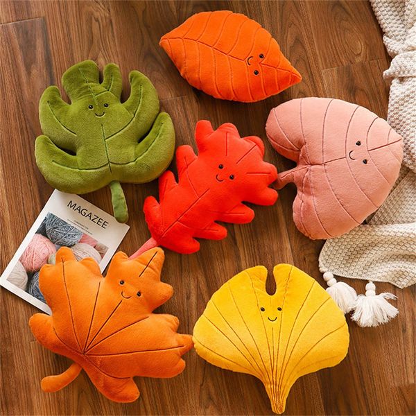 Peluche ripiene Animali Varietà Foglie Peluche Cuscino Kawaii Foglia d'acero Foglia di ginkgo Foglia verde Bambole di peluche Farcito Morbido Cuscino vegetale per la casa Divano Decor HKD230706