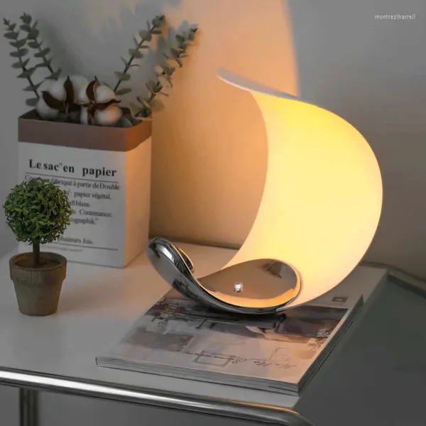 Lampade da tavolo Decorazione nordica Paesaggio Room Decor Italian Crescent Moonlight Reading Desk Lamp Creative LED Bedroom Studio Moon Night Lights