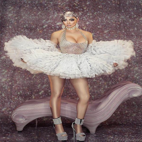 Seksi sırtsız yular gümüş rhinestones mini elbise kadın balo kristalleri dans kostümü gece kulübü dj şarkıcı dansçı gösterisi s303e