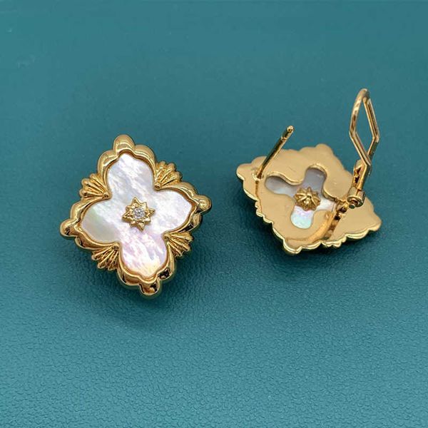 Stud Stud Itália Luxo Clover Designer Brincos para Mulheres Retro Vintage Simples 18K Gold Shell Clipe em Anéis de Orelha Festa Jóias ADF4