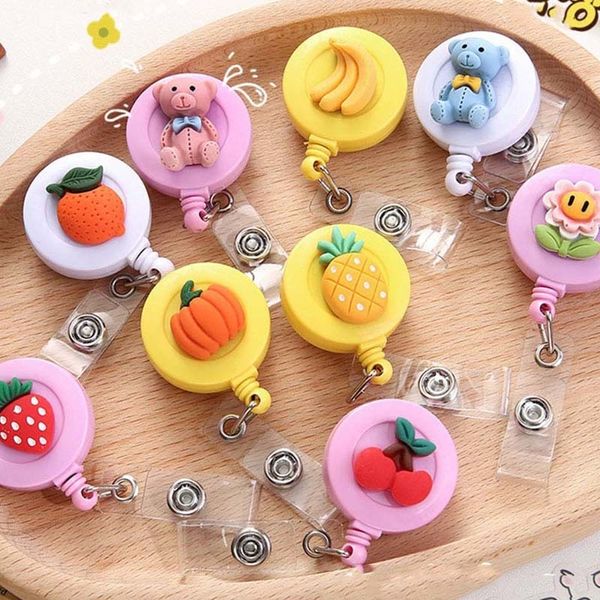 Diğer Ofis Okulu Malzemeleri 10 PCS Creative Cartoon Rozeti Keychain Çocuk Sevimli Kredi Kartı Sahibi Klip Kavuzu Geri Çekilebilir Kimlik Adı Otobüs 230705