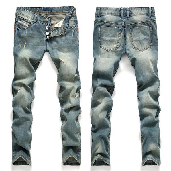 2018 Mannloch in hellblauen Jeans, nostalgischer Geschwindigkeitsverkauf durch Außenhandelshose, gerade Beckham-Cowboy-Detonation m184k