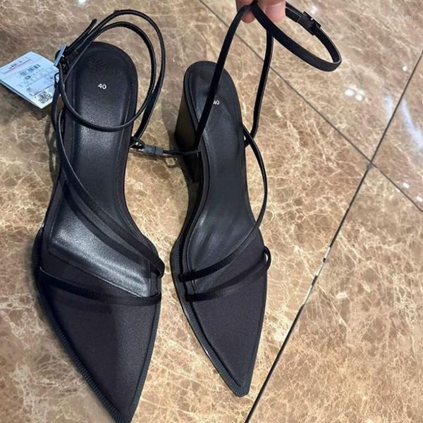 Сандалии 2023 Корпание заостренные носки женские женские каблуки дизайнер обувь дизайнер бренд летние вечеринки сексуальные насосы платье платья тапочки Zapatos