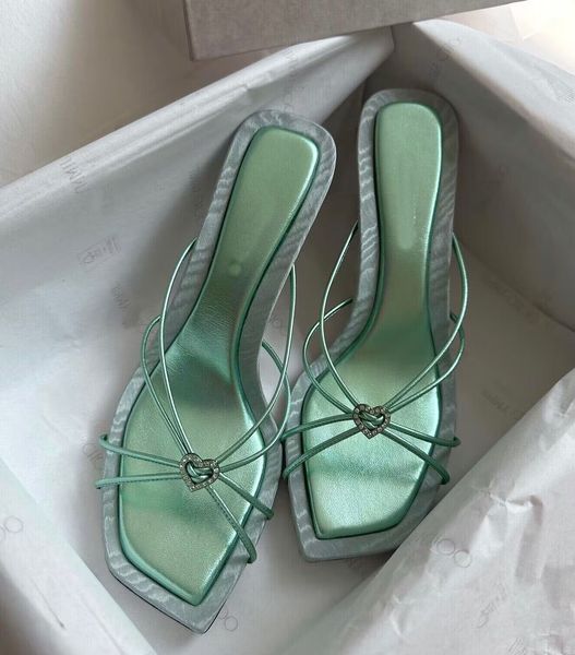 Sandálias femininas de marca elegante Indiya sapatos dedo quadrado couro nappa corações mula de cristal fino com nó tiras senhoras salto alto eu35-41 com caixa